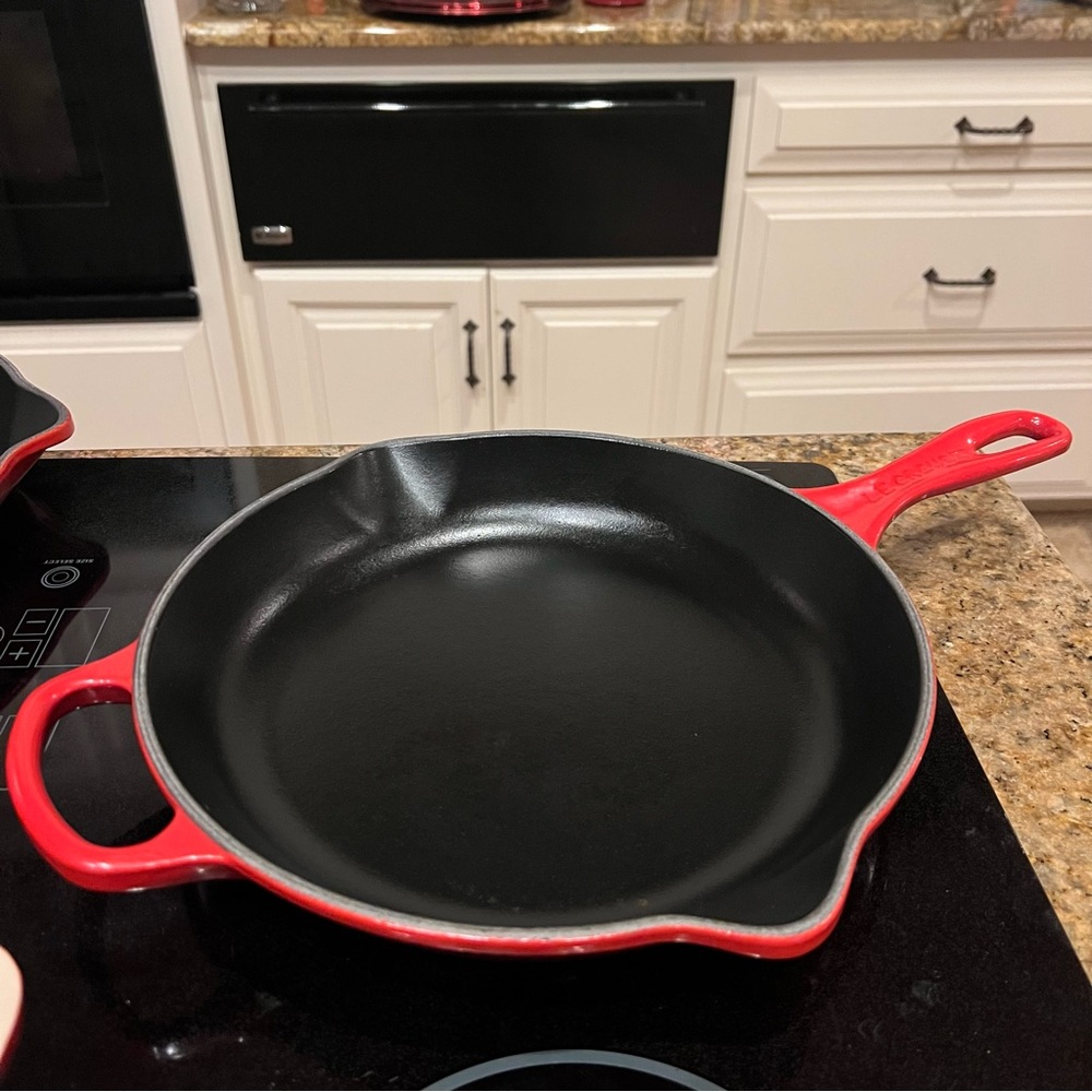 Le Creuset Enameled Cast Iron Signature Iron Handle Skillet